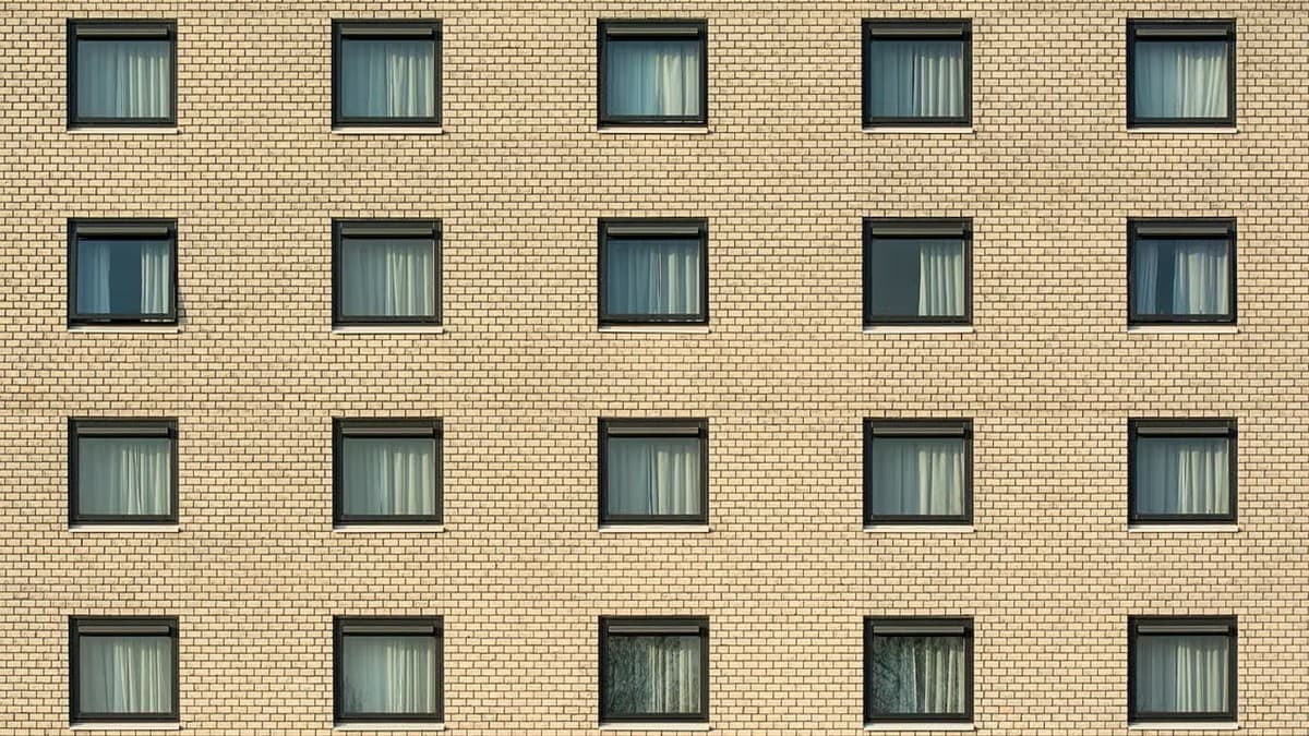 Grote glasvlakken renoveren: stappenplan en kosten